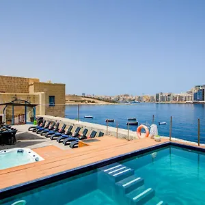 https://enchanting-waterfront-villa-with-pool-and-jacuzzi.hotelssaintjulians.com